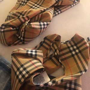 Original Burberry set,Leggings and sports bra